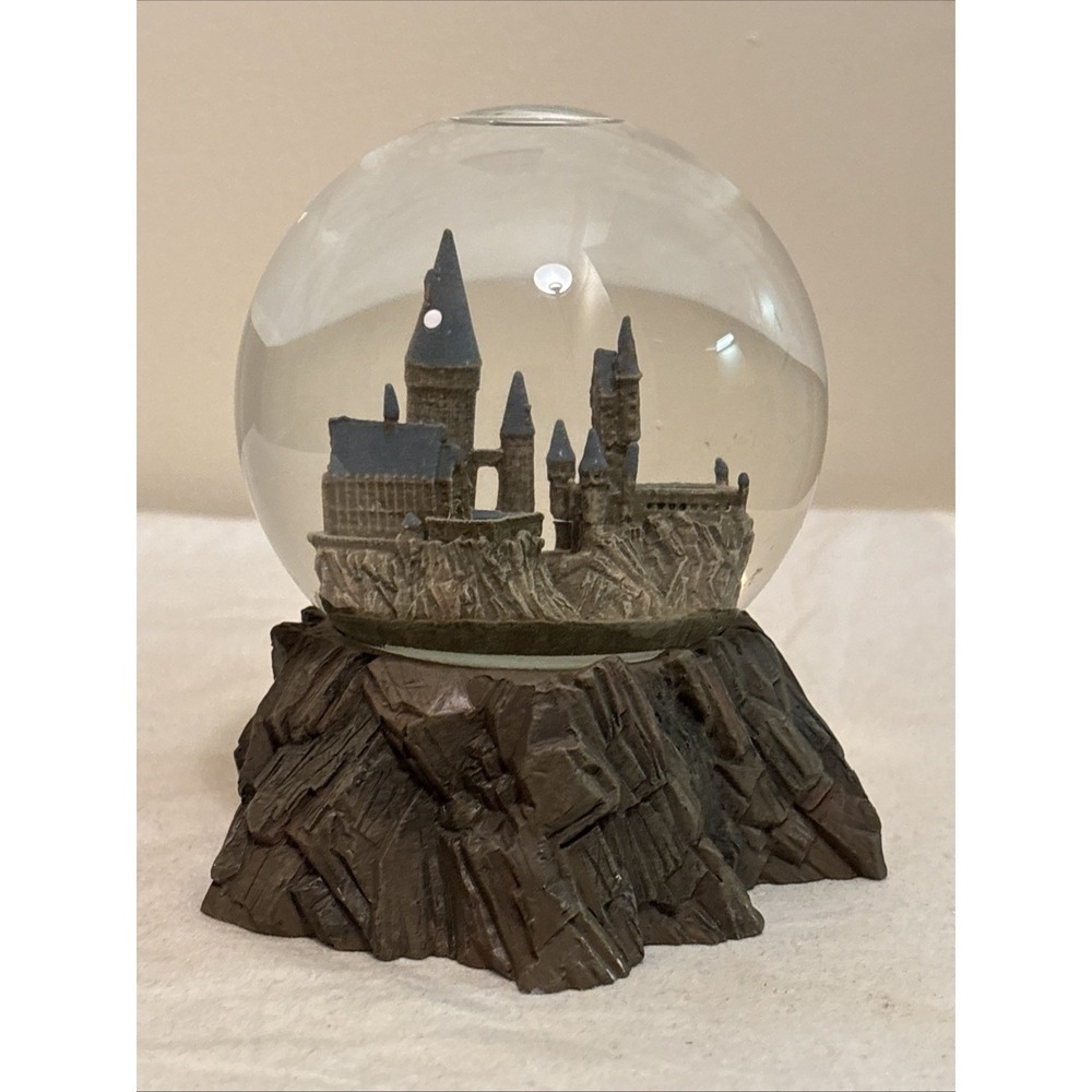 Universal Studios Harry Potter Hogwarts Castle Resin Snow Water Globe 2017 Rare